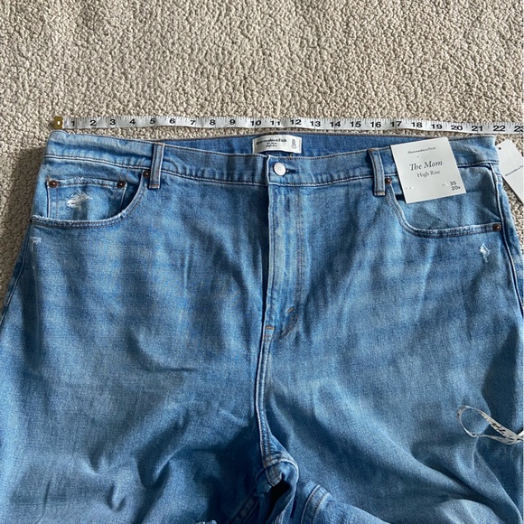 🔸 Abercrombie & Fitch 🔸 “the mom high rise” jeans - Picture 10 of 11